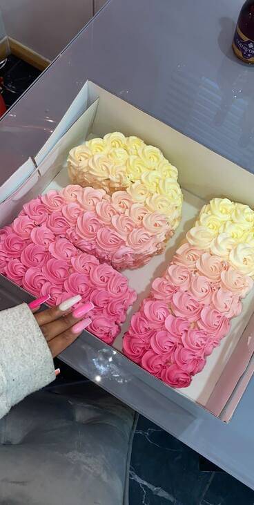 aesthetic 21st birthday cake