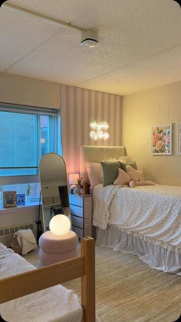 dorm room decor 